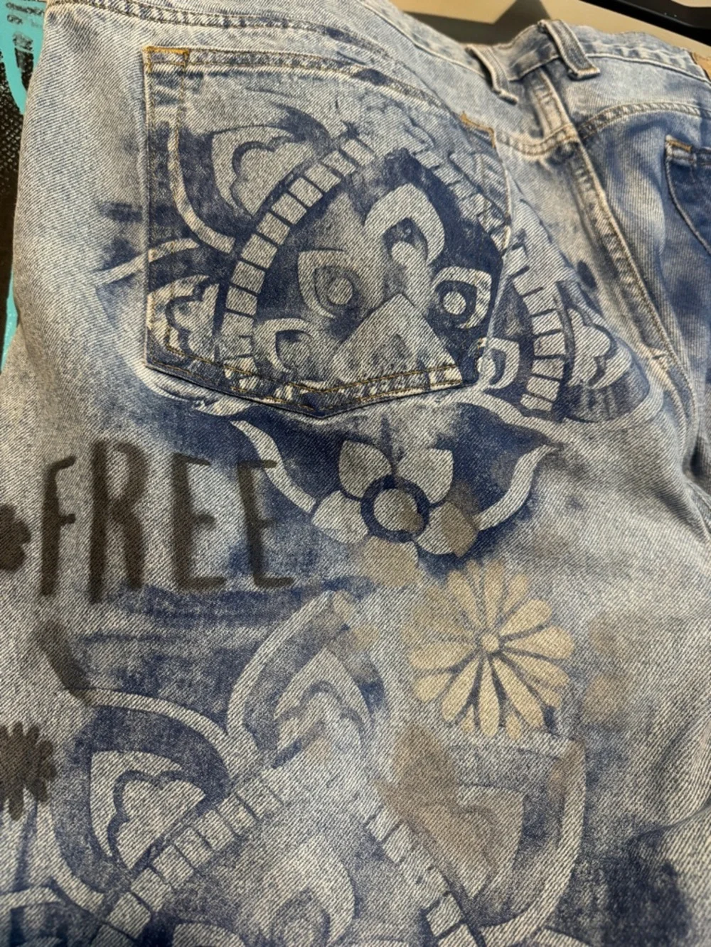The ultimate boyfriend jeans hand painted streetwear 40x32 - Picture 8 of 11